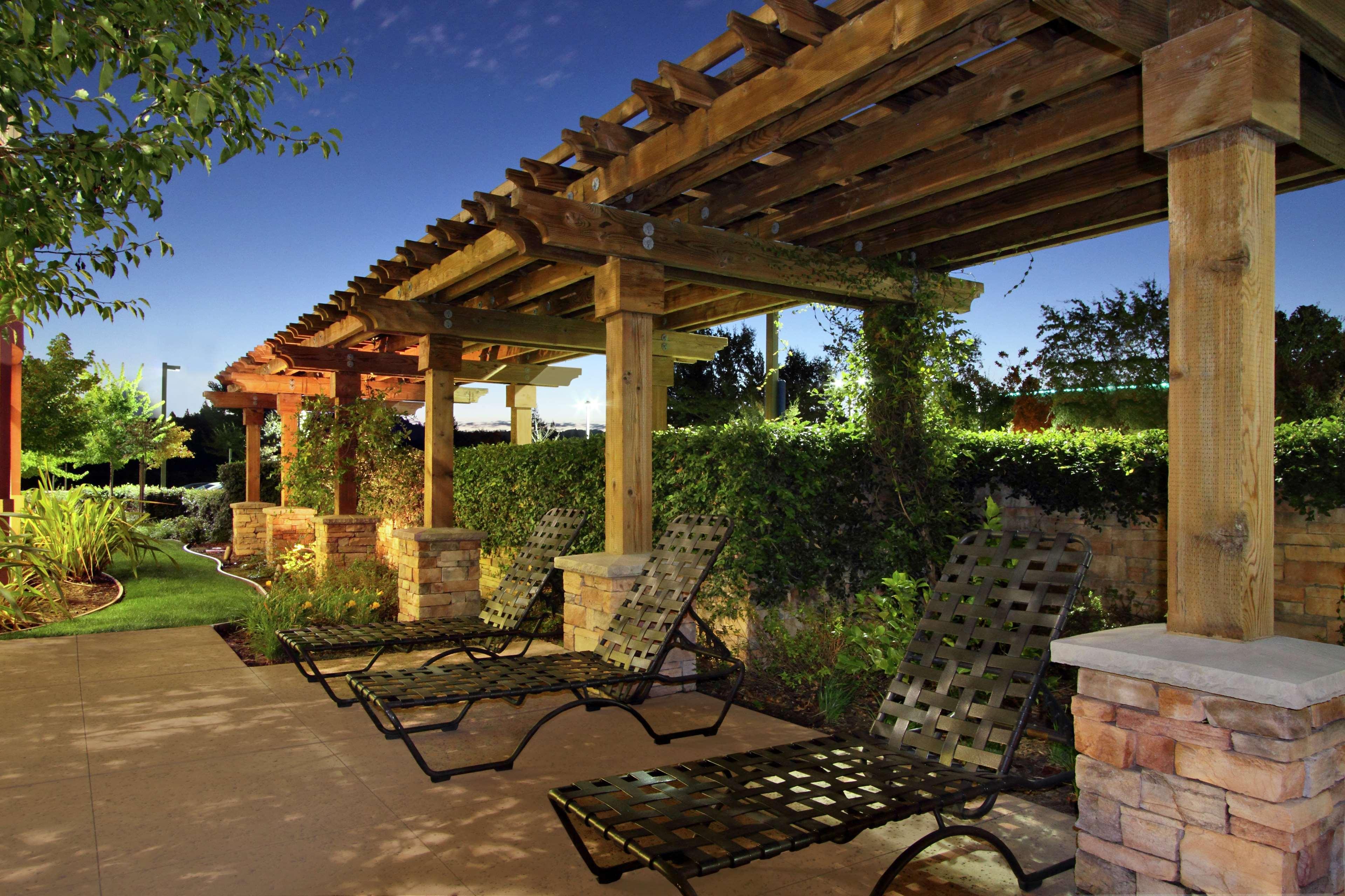 Hilton Garden Sonoma County Airport 3*