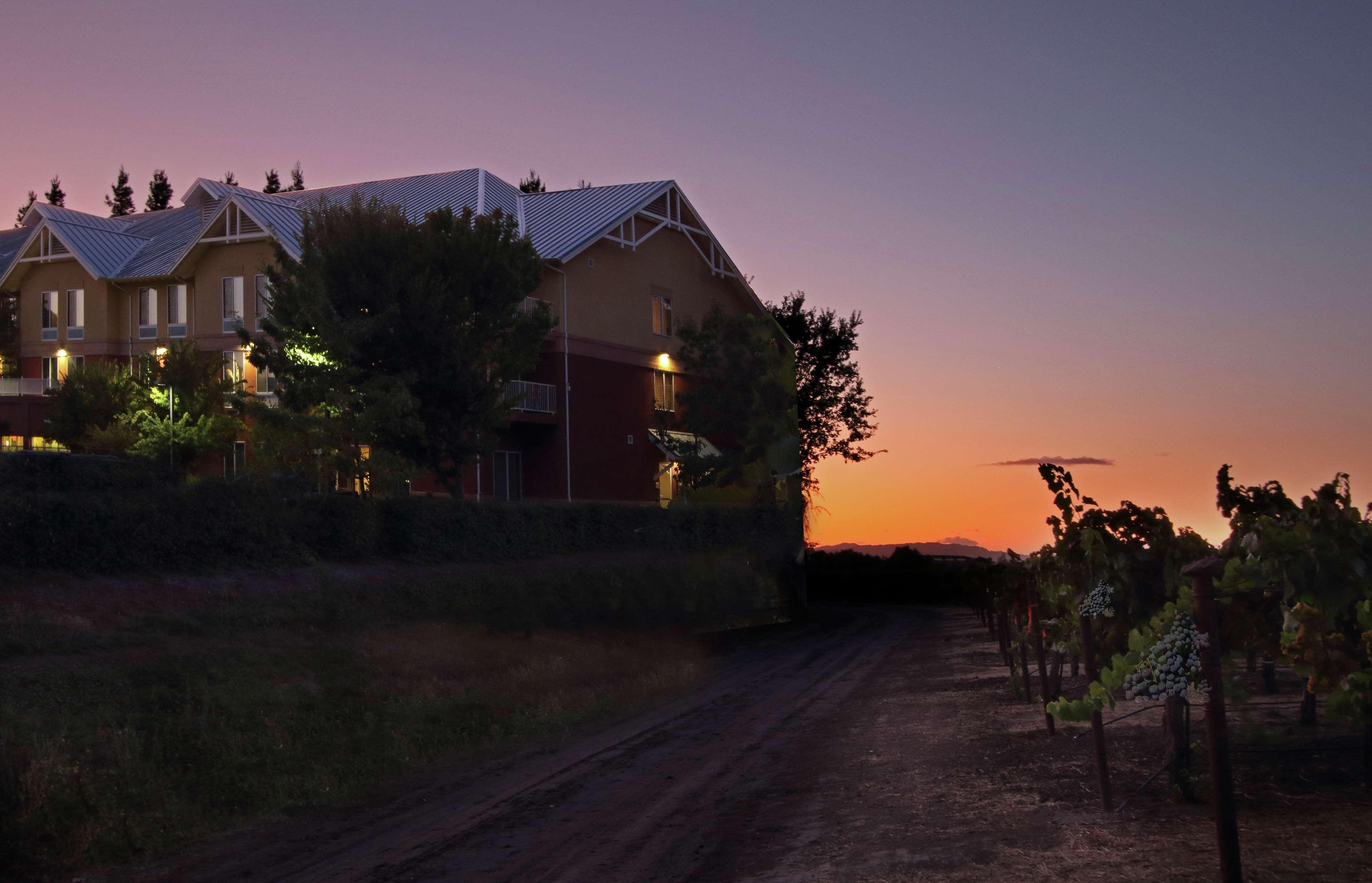 Hilton Garden Sonoma County Airport 3*