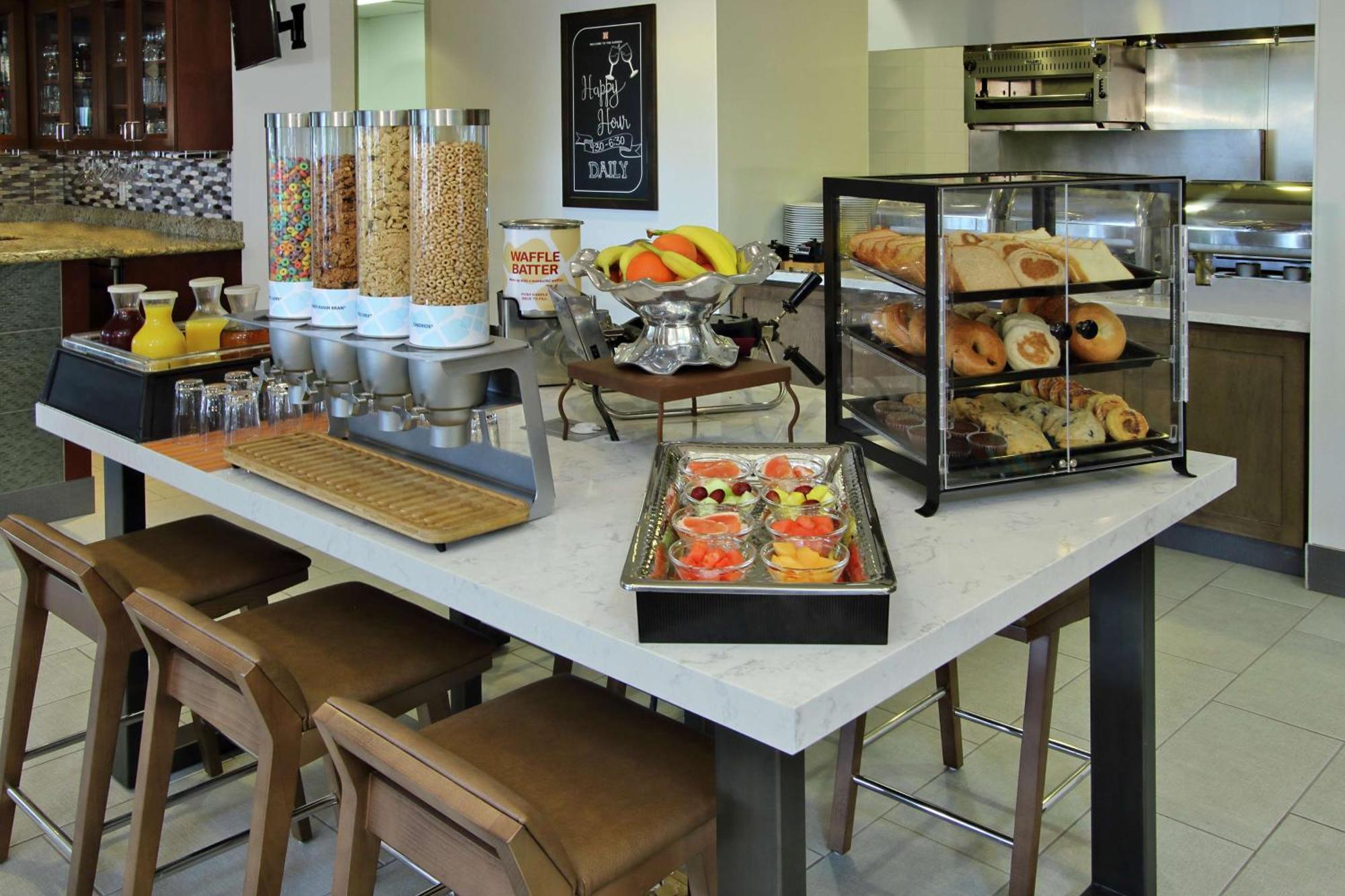 Hotel Hilton Garden Sonoma County Airport 3*