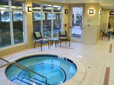 Hotel Hilton Garden Sonoma County Airport