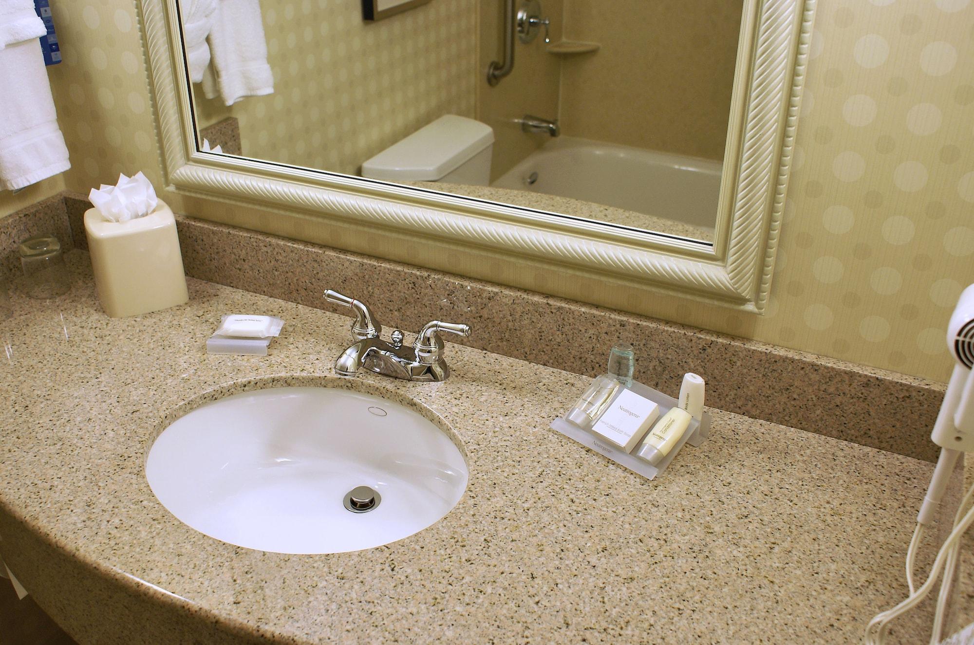 Hotel Hilton Garden Sonoma County Airport