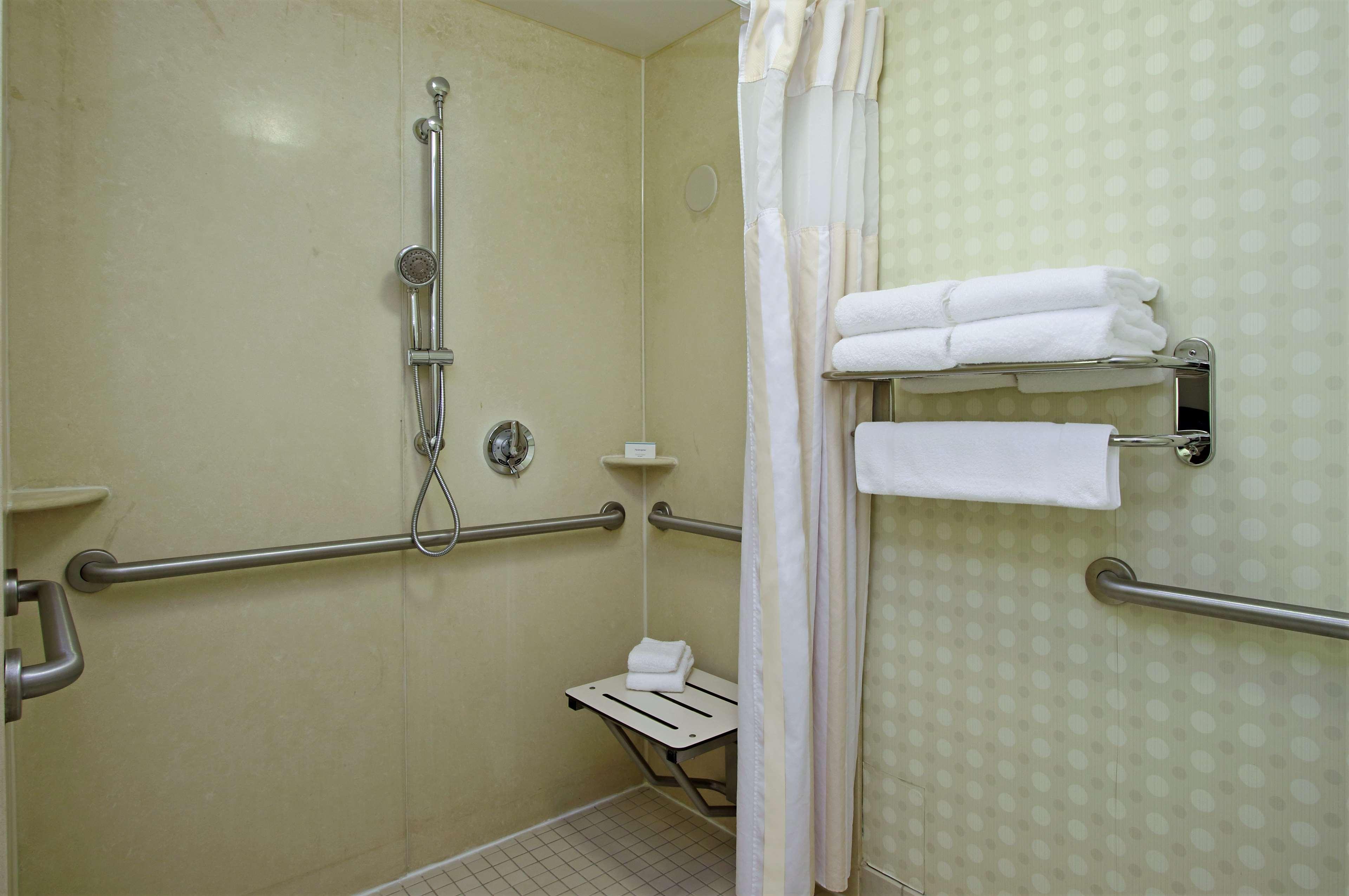 Hotel Hilton Garden Sonoma County Airport 3*