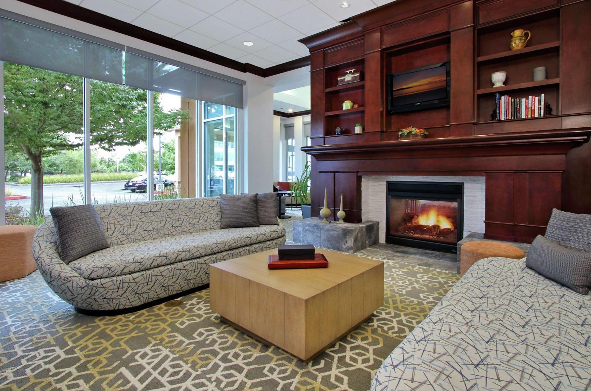 Hilton Garden Sonoma County Airport 3*